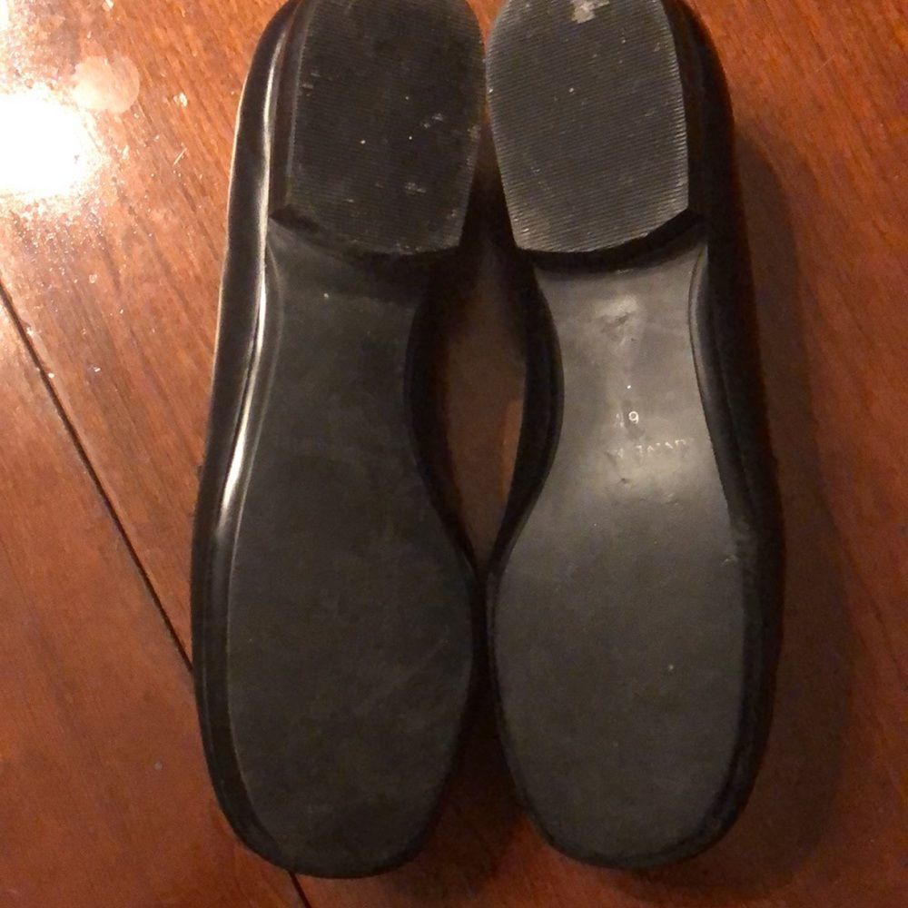 Ann Klein leather loafers in size 6M EUC black with AK logo in gold on strap - Picture 7 of 16